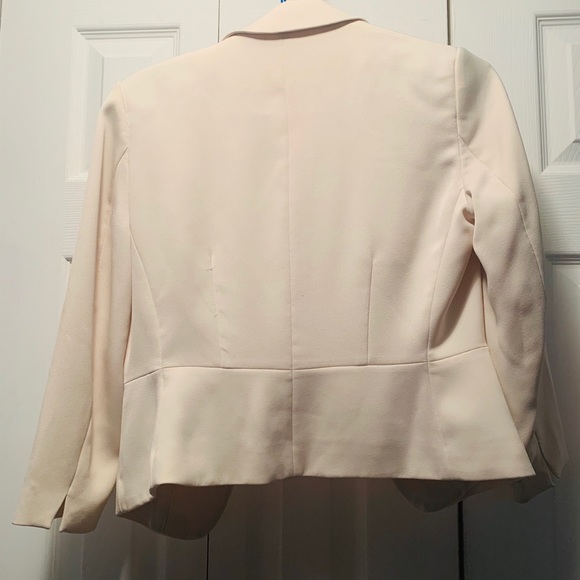 Blazer - Picture 4 of 4